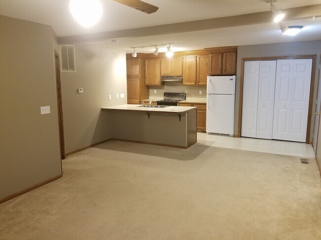 Building Photo - 1208 Koestner St
