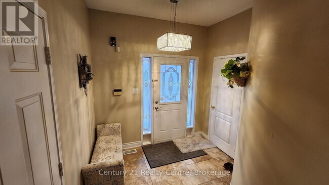 Building Photo - 17 Vermont Rd