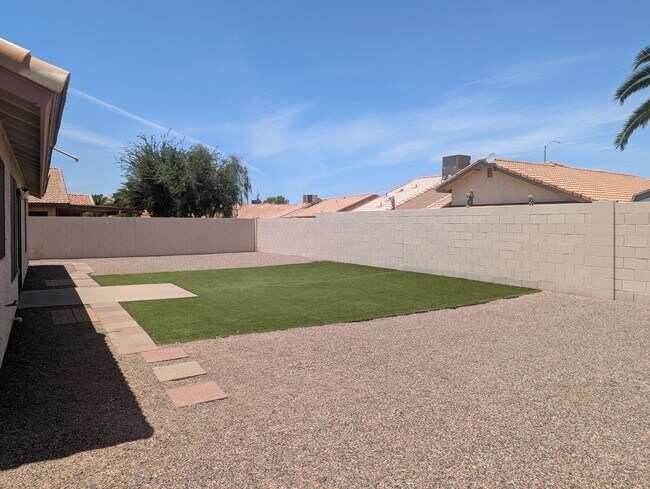 Foto del edificio - 5460 E Emerald Ave