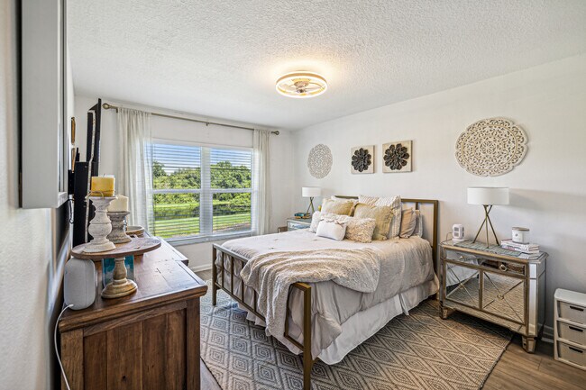 Building Photo - 4903 Myrtle Oak Dr