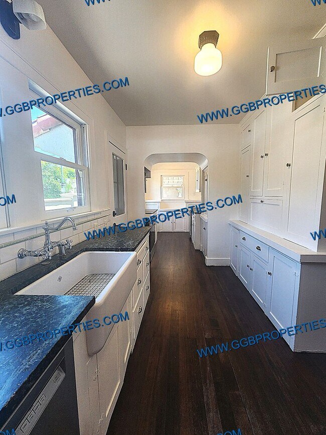 Foto del edificio - Live the Belmont Shore Lifestyle! Beautiful Spanish 2 Bedroom / 1 Bath Home w/ Garage