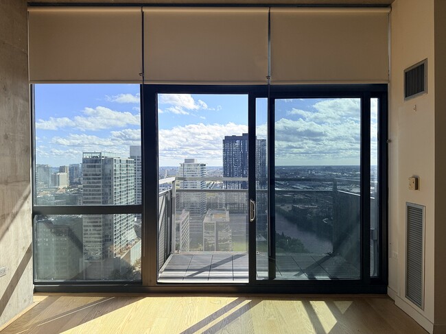 Foto del edificio - 235 W Van Buren St