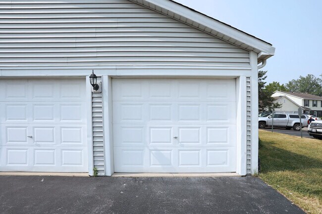 Building Photo - 633 Mallard Ct