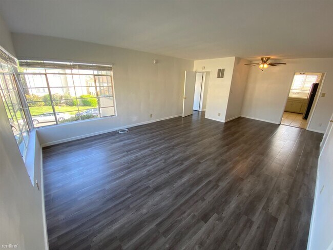 Building Photo - 2 br, 1 bath Apartment - 4132 Somerset Drive