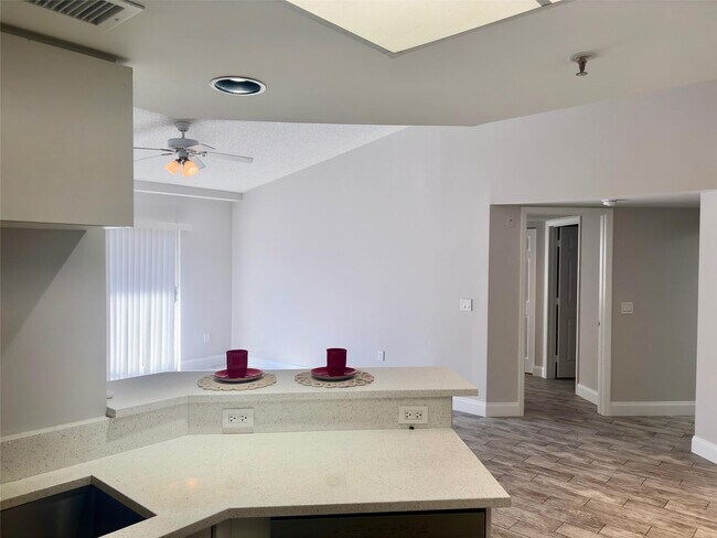 Building Photo - 2119 SE 10th Ave