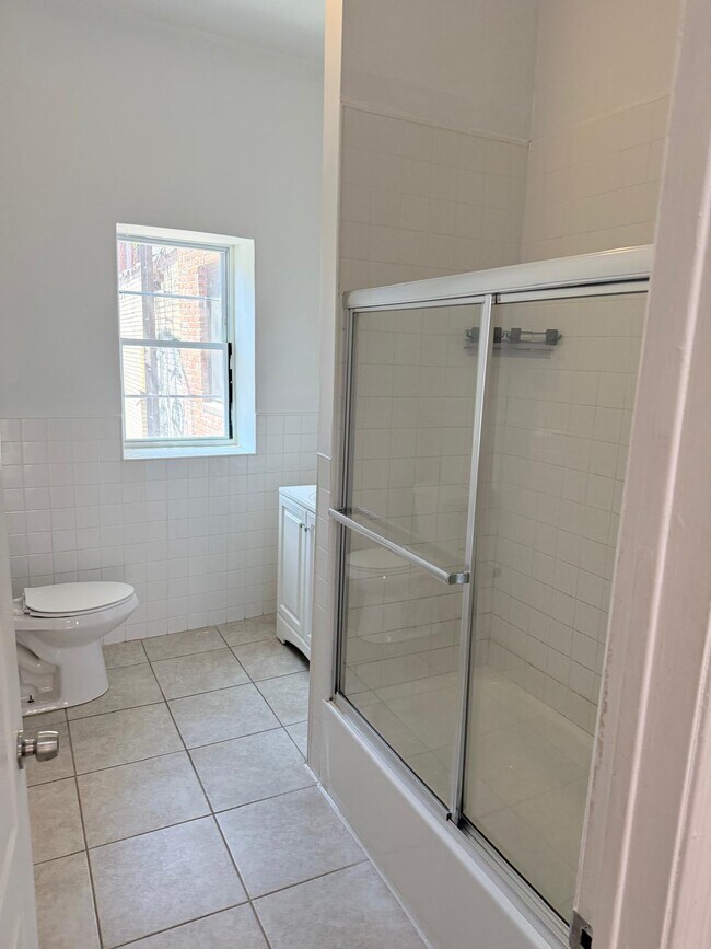 Baño - 194 Market St