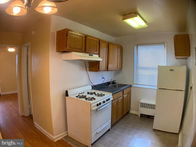 Building Photo - 927 52nd St NE