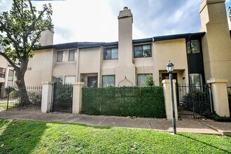 Building Photo - 1116 Bering Dr