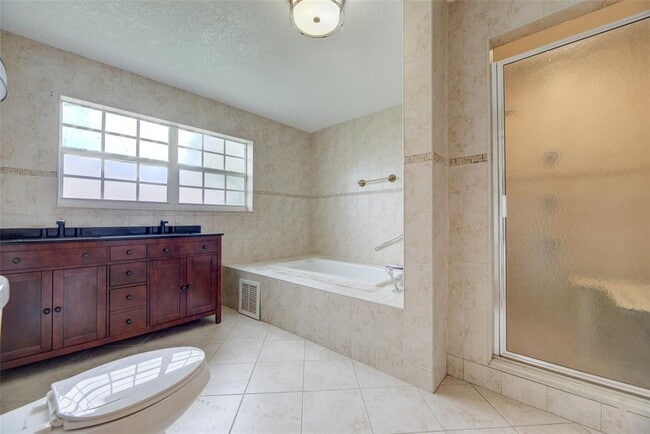 Foto del edificio - 17050 NW 19th Ave