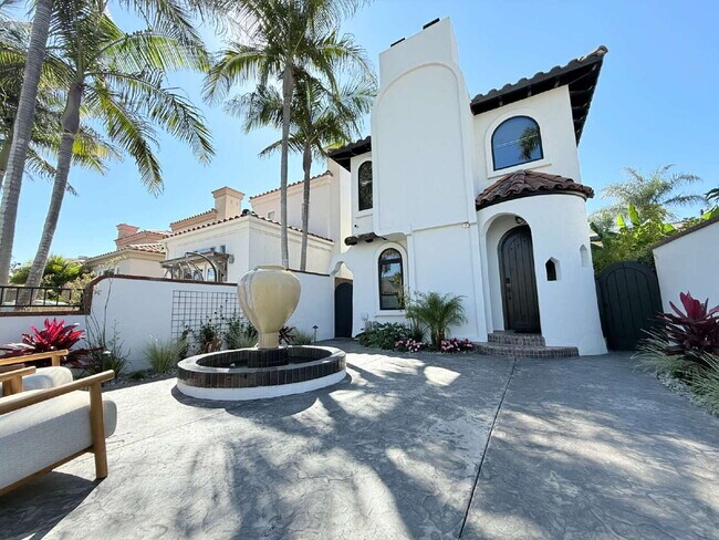 Building Photo - Experience Luxury at Windansea Beach: with...