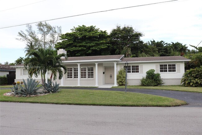 Foto del edificio - 7049 SW 66th Ave