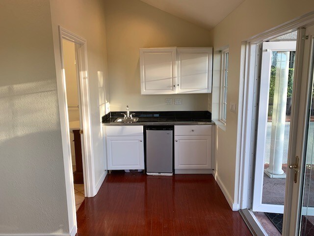 Foto del edificio - 692 Hillcrest Terrace