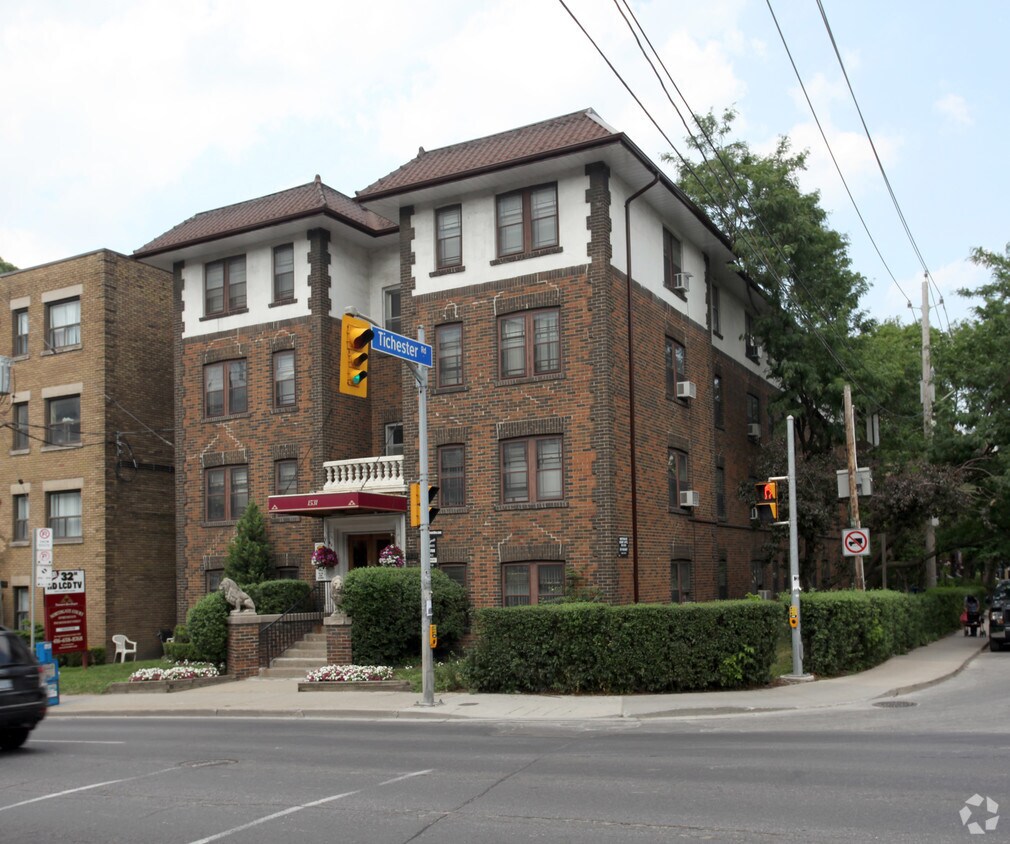 Tichester Park Manors Apartments 1531 Bathurst St Toronto, ON