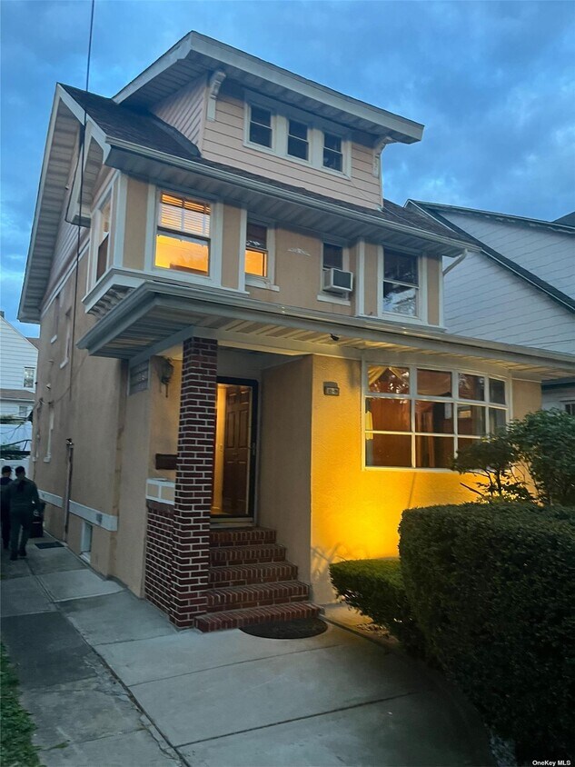 Foto principal - 85-19 109th St