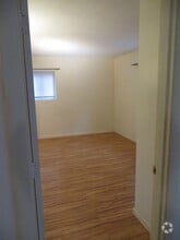 Building Photo - 200 Kelton St