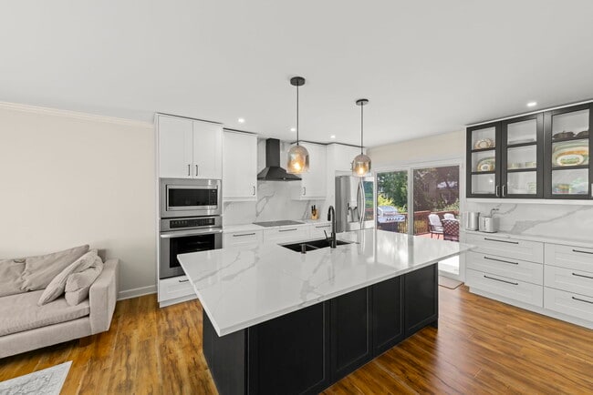 Foto del edificio - 215 Longridge Ct