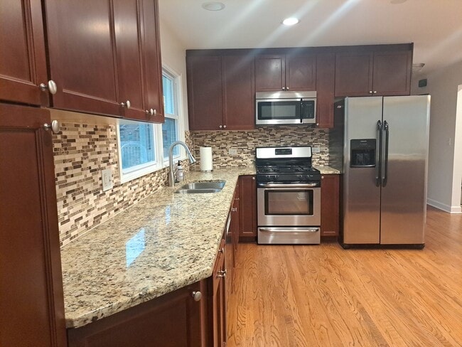 Foto del edificio - 2045 Farrell Ave