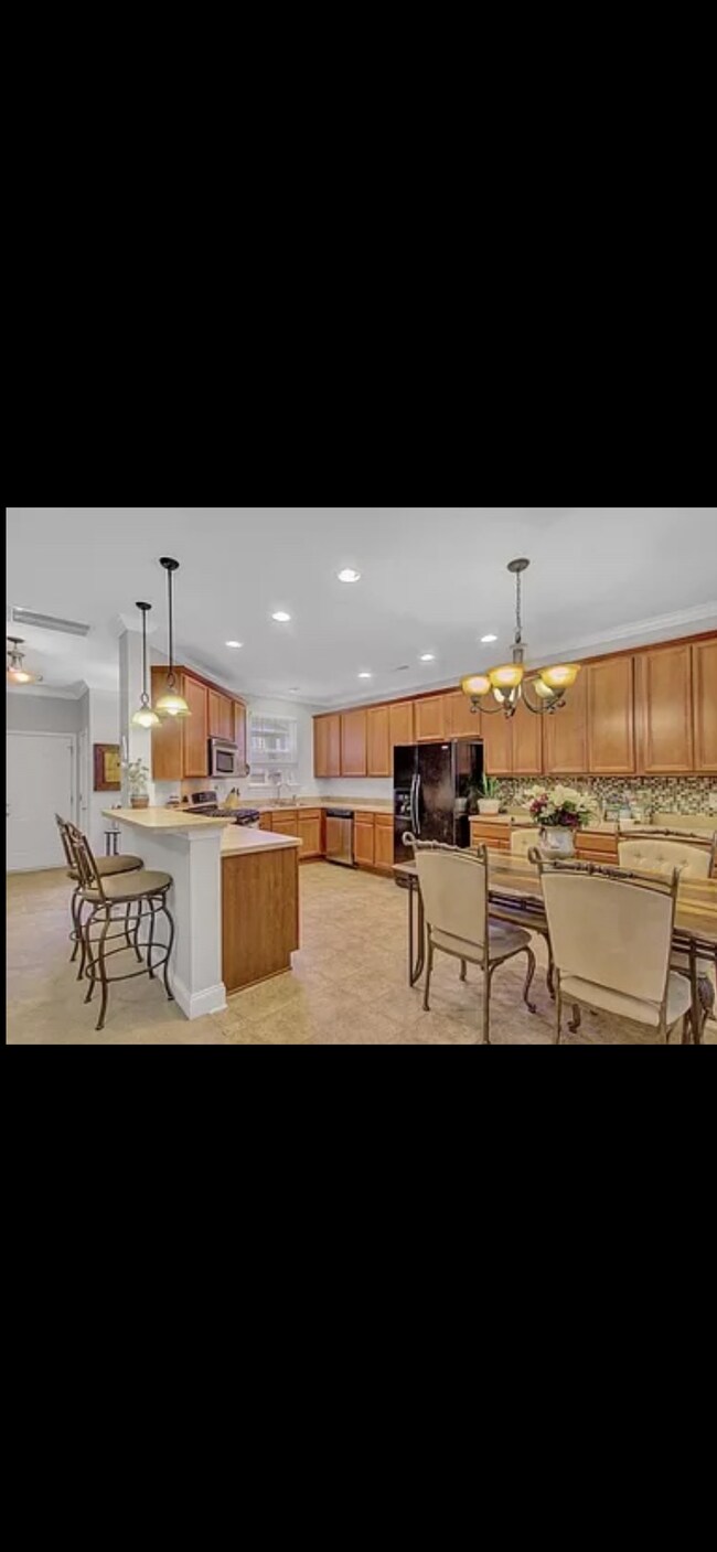 Building Photo - 5150 Trump St