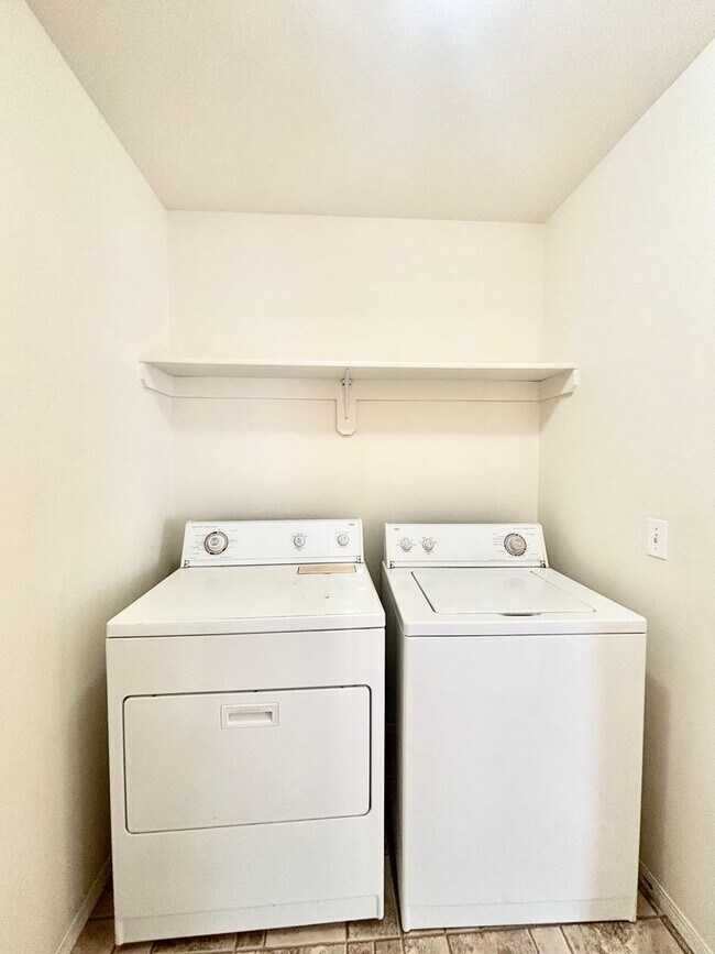 Building Photo - Spacious Single-Level Condo in Bozeman – 3...