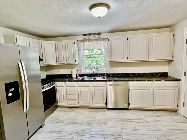 Kitchen - 77 Racine Ave