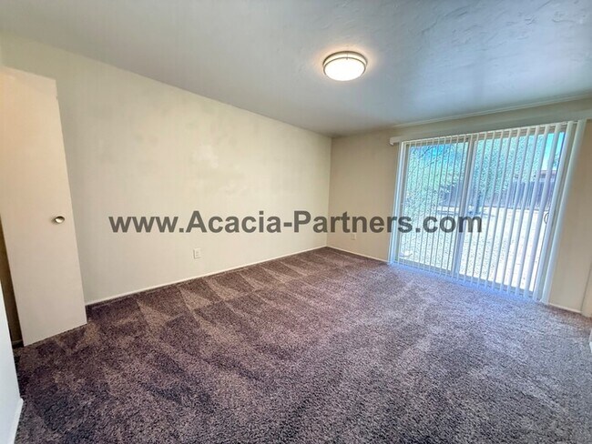 Building Photo - Eastside Three Bedroom Home