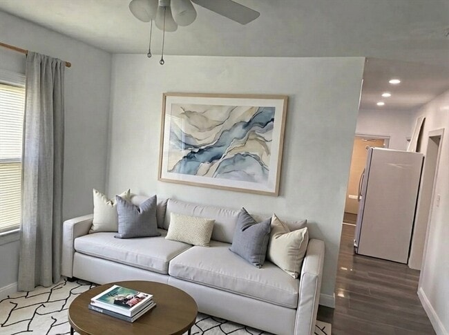 Building Photo - 49 Carpenter St