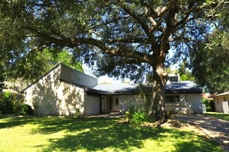 Building Photo - 354 S Amherst Dr