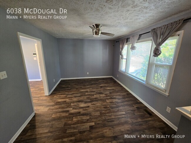 Foto del edificio - 6038 McDougal Dr