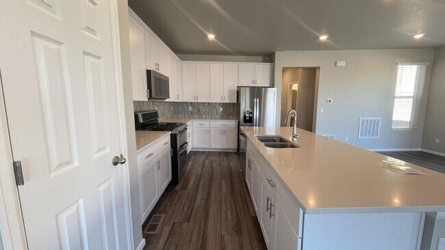 Foto del edificio - Stylish Henderson duplex near Barr Lake State Park
