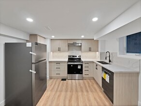 Building Photo - 167 Rosedale Ave