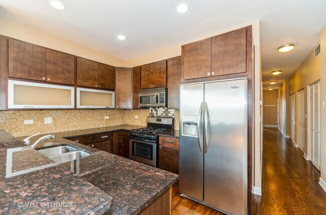 Foto del edificio - 7932 W Grand Ave