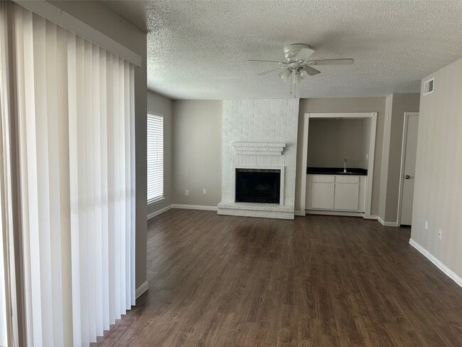 Building Photo - 250 El Dorado Blvd