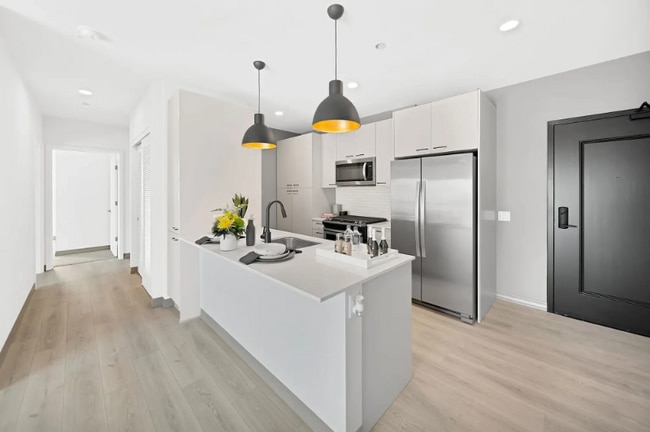 Building Photo - 2131 N Elston Ave