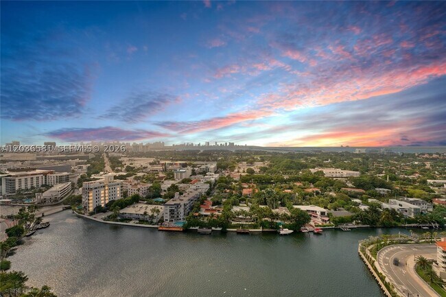Foto del edificio - 2555 Collins Ave