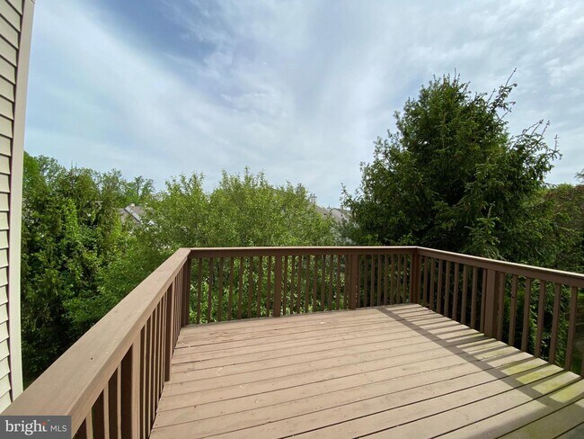 Building Photo - 173 Mountain View Dr