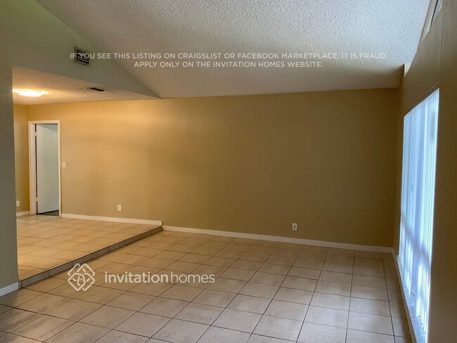Building Photo - 10851 NW 32nd Ct