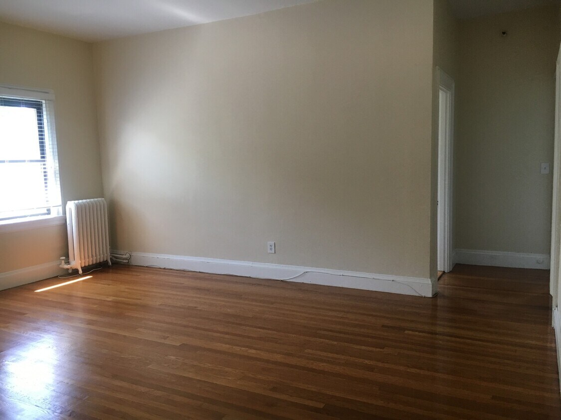 Primary Photo - 1490 Beacon St