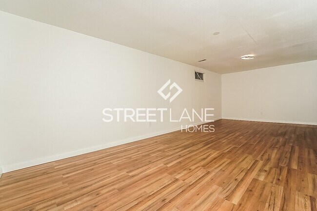 Building Photo - Charming 4 Bedroom in Aurora!
