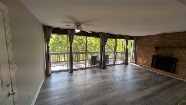 Foto del edificio - 5534 E Lake Dr