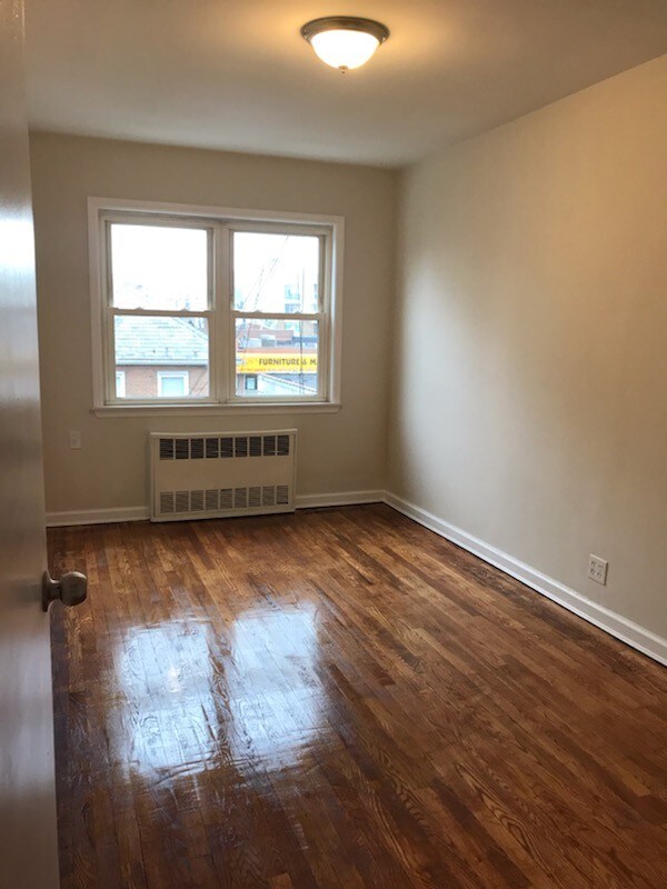Foto del edificio - 45-30-45-48 48th St