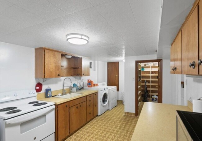 Building Photo - 376 Lauralin Dr