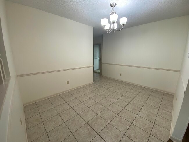 Building Photo - 1309 W Lexington Cir