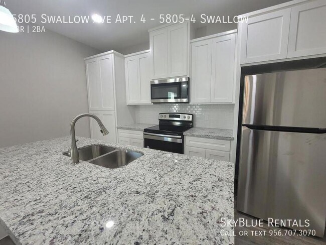 Foto del edificio - 5805 Swallow Ave