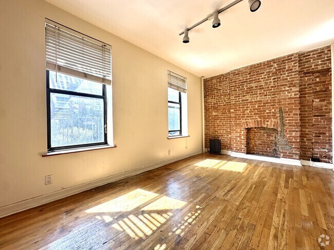 Building Photo - 3135 Broadway