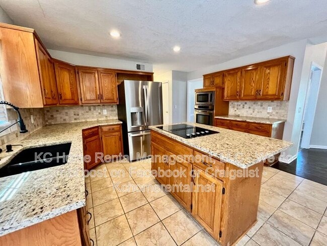 Building Photo - 1109 E Sleepy Hollow Dr