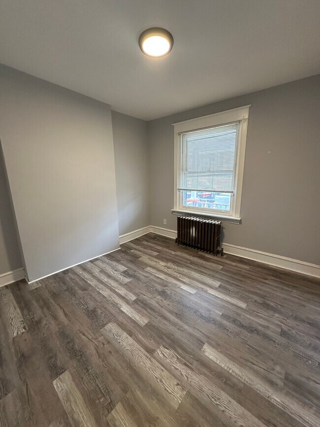 Building Photo - 117 N Front St