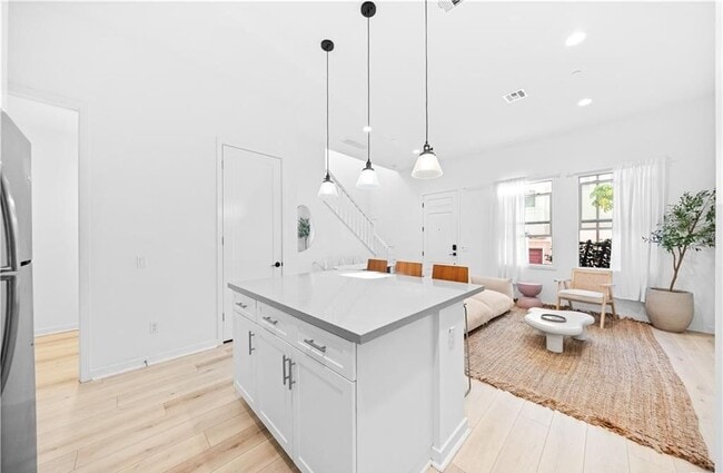 Foto del edificio - 856 Francesca Dr