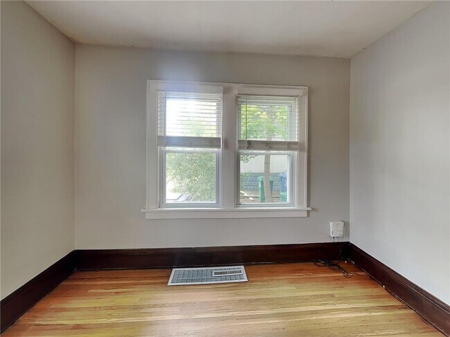 Building Photo - 2504 E 42nd St
