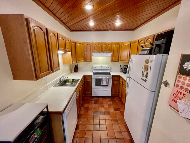 Building Photo - 36 Symphony Rd