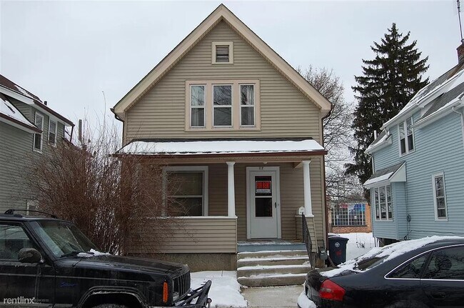 Building Photo - 117 Adams St